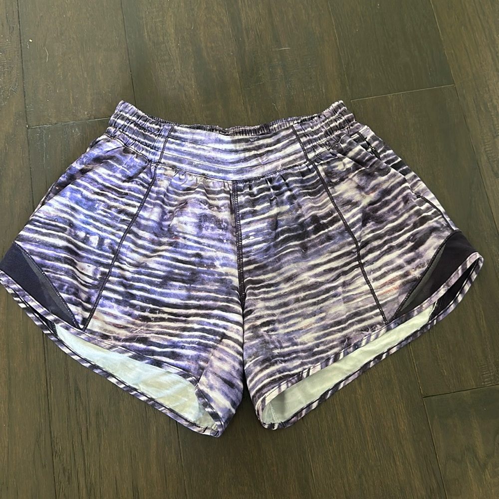 Lululemon 4 inch low rise Hotty Hot Short
